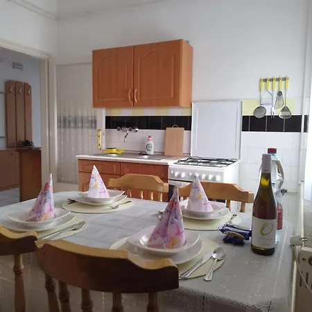 Keszi Szeli Vendeghaz 아파트 *